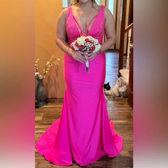 Elegant Pink Evening Gown - Picture 2 of 3